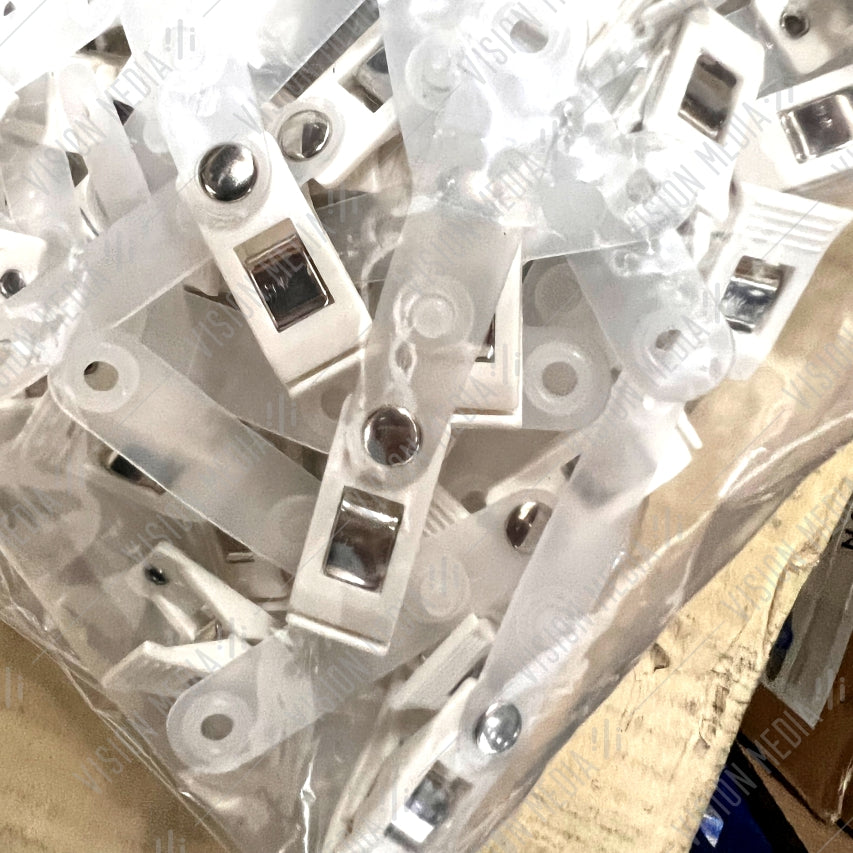 PLASTIC BADGE CLIP WITH PLASTIC STRIP (86320)